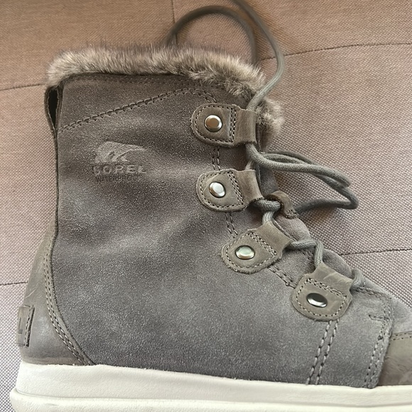 Sorel gray suede winter boat with fur cuff - Picture 6 of 6
